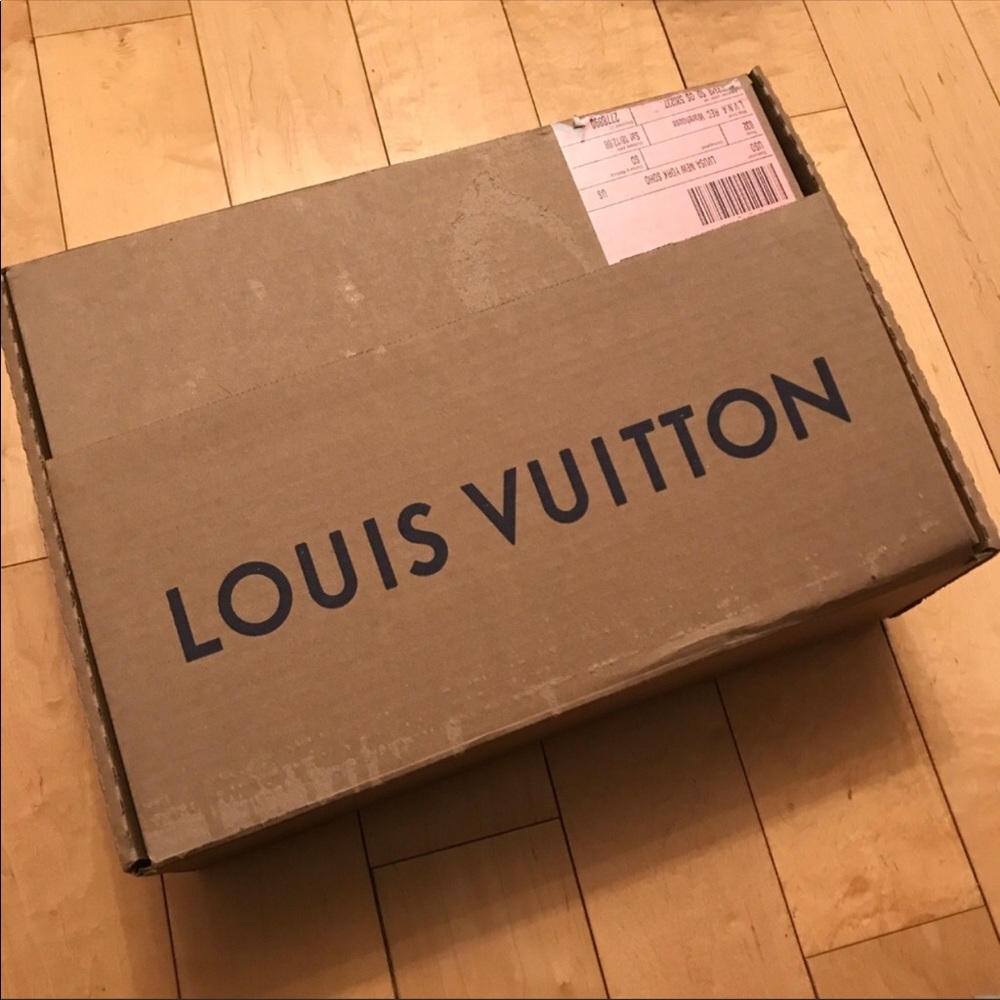 Louis Vuitton 100% Authentic LV Purse Box Gift